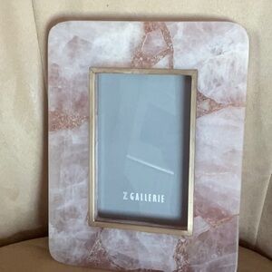 ROSE QUARTZ 4”x6” photo picture frame NEW IN BOX RARE AND STUNNING, gorgeous